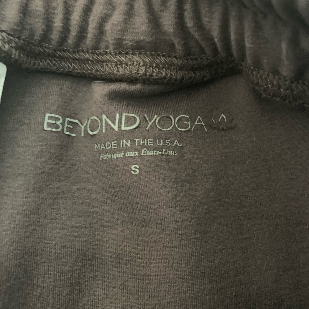 Beyond Yoga Joggers size Small - Picture 6 of 8